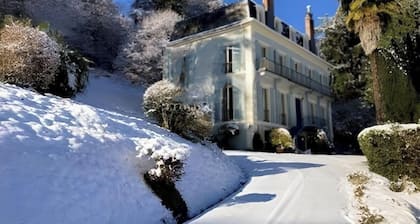 Manoir Historique à Proximité de Sentiers de Randonnées. Ideal Pour les Familles