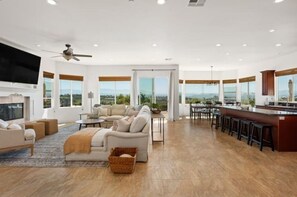 Smart TV, ping pong - Ocean Breeze Orchard Villa- Hilltop Family Retreat (Bonsall)