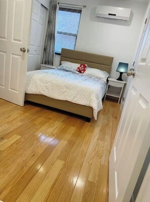3 habitaciones, tabla de planchar con plancha, wifi y ropa de cama
