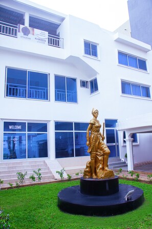 Property entrance - Hôtel Amazone (Cotonou)