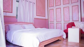 Free WiFi, bed sheets