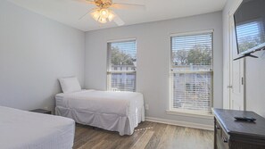 Appart'hôtel, plusieurs lits, balcon, vue jardin (Oak Glen Unit 84) | 2 chambres, décoration personnalisée, ameublement personnalisé
