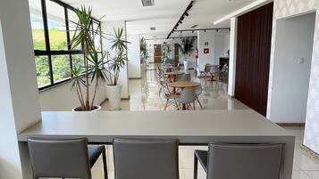 Basic Apartment | Dining
