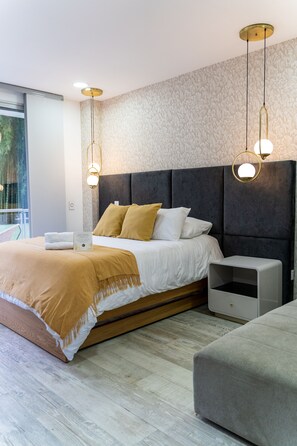 Kamar Quadruple Standar | Seprai premium, brankas, dan didekorasi berbeda-beda