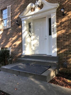 Room, 1 Bedroom, Patio | Property entrance - Room in House - Modern Executive Master Bedroom (Alexandria)