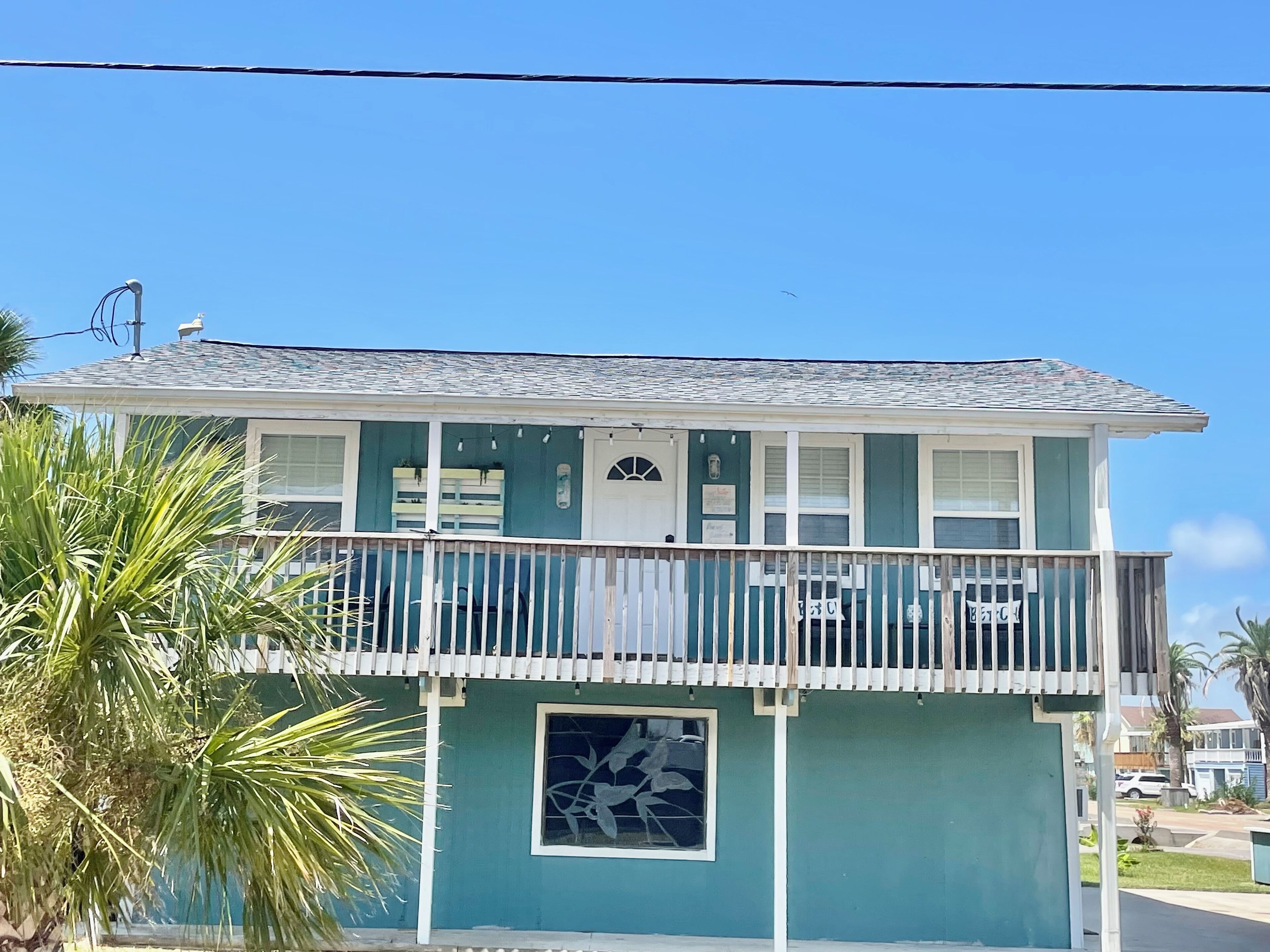 Jamaica Beach Vacation Home, Close to Pool and Beach!