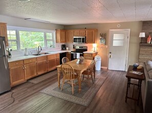 Private kitchen - Lakefront Cabin on Lake Chatuge! Bring your boat! (Hayesville)