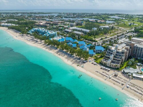 In-Between Ritz Carlton and Westin | Oceanview 1BR on Seven Mile Beach