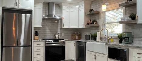 Fridge, microwave, stovetop, dishwasher