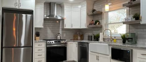 Coffee/tea maker, fridge, microwave, oven