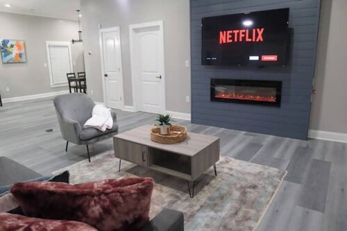 Relax I quiet bliss! Three bedrooms near Sugarloaf Mills/Stone Mountain park