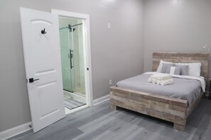 3 habitaciones, escritorio, tabla de planchar con plancha y wifi gratis 