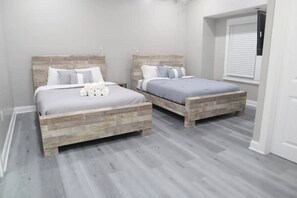 3 bedrooms, desk, iron/ironing board, free WiFi