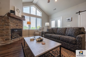Living area - Foothills G-303 (Branson)