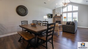 Dining - Foothills G-303 (Branson)