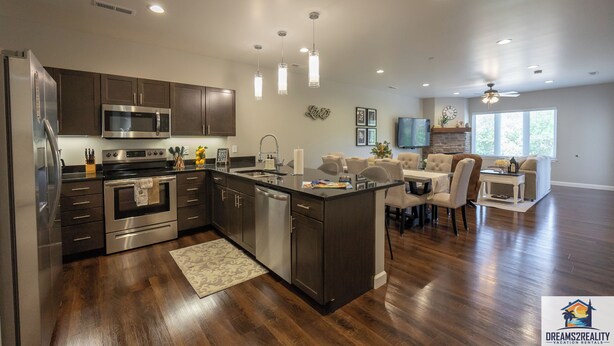 Fridge, microwave, oven, stovetop - Foothills G-204 (Branson)