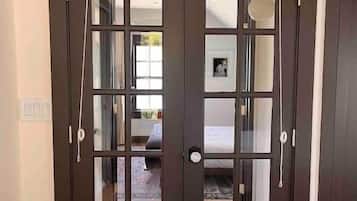 4 soverom, skrivebord, strykejern/-brett og wi-fi (inkludert)