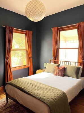 4 Schlafzimmer, Schreibtisch, Bügeleisen/Bügelbrett, Reisekinderbett