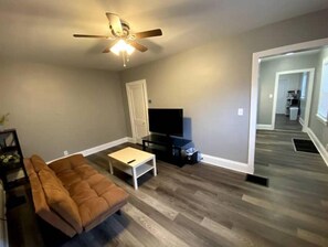 Living area - Cozy Ranch House Close to Everything. (Cincinnati)