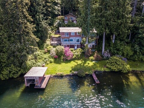 Large lake house on Lake Whatcom!