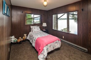 4 bedrooms, WiFi, bed sheets