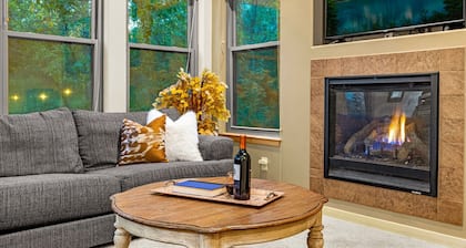 The Glen House, a lovely 4 bedroom home in Palmer Lake, with hot tub, and views!