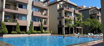 Chalet in Batrouna Park Resort, Facing the Pool, Gazon,gym,generator IS Included