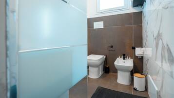 Chambre, 1 chambre, fumeurs, balcon | Salle de bain