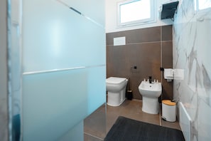 Chambre, 1 chambre, fumeurs, balcon | Salle de bain