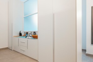 Room, 1 Bedroom, Smoking, Balcony | Interior
