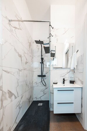 Zimmer, 1 Schlafzimmer, Raucher, Balkon | Badezimmer