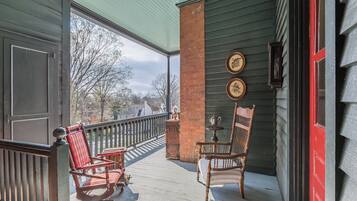 Chesterfield Grand King Room | Terrace/patio