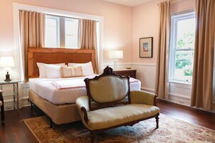 Quarto casal | Camas extras/dobráveis, Wi-Fi de cortesia, individualmente decorados
