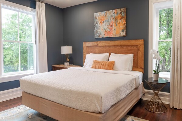 بديكورات فريدة لكل غرفة وطراز فريد لكل وحدة وأسرّة مجانية قابلة للطي