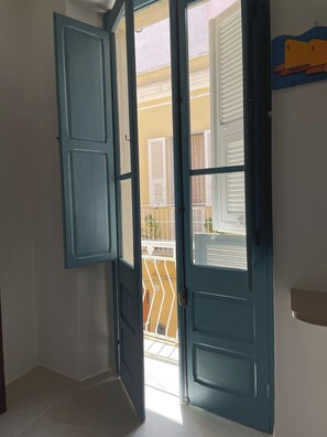 Interior - Typical Carlofortina House 50m from city center - WIFI - Comfort Bed (Carloforte)