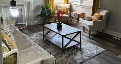 Clean 2BR 1Bath Duplex Private Entrance near everything