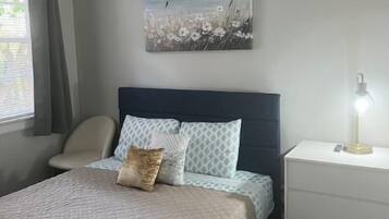 2 habitaciones, tabla de planchar con plancha, wifi y ropa de cama