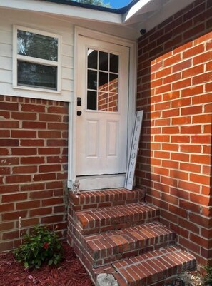 Exterior detail - Peaceful Private home near VSU, Down town & SGMC (Valdosta)