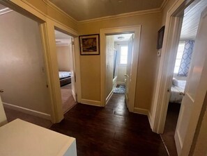 3 slaapkamers, een strijkplank/strijkijzer, wifi, beddengoed
