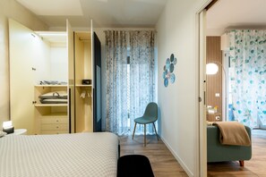 1 chambre, coffres-forts dans les chambres, fer et planche à repasser