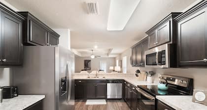 30 Minutes to Beaches and Entertainment