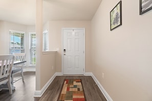 Interior - 30 Minutes to Beaches and Entertainment (Milton)