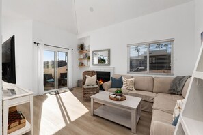 TV, fireplace - Unit #2 · Pacific Beach Gem 2bd/2bth Loft, Parking & Laundry (San Diego)