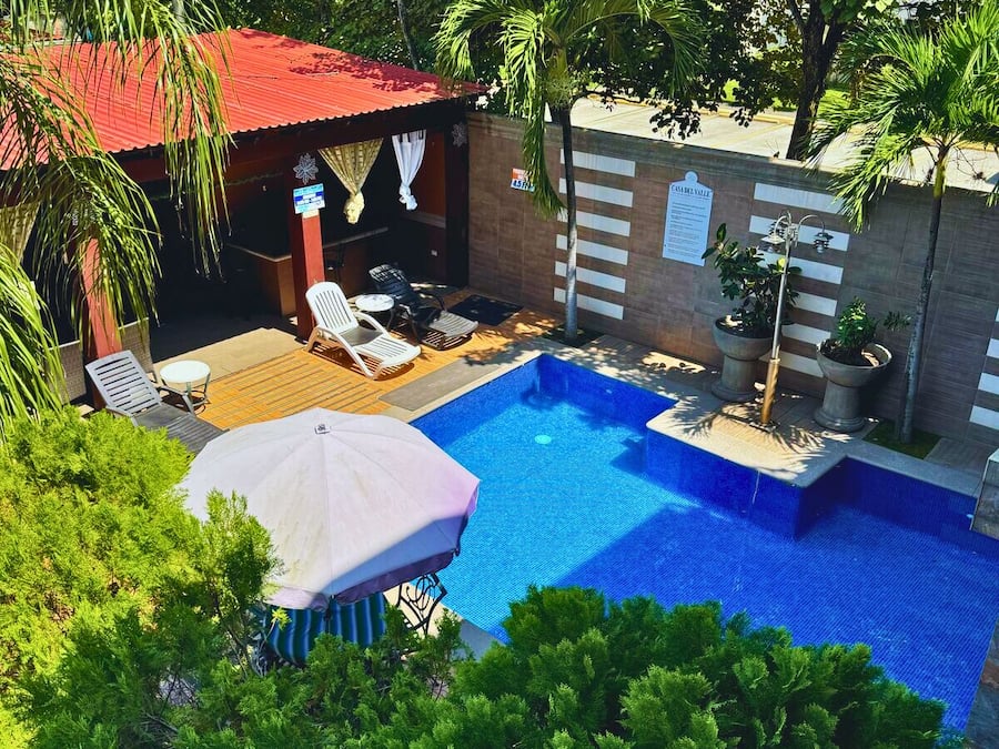 2 piscinas al aire libre (de 08:00 a 19:00), sombrillas