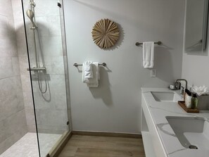 Hårtørrer, håndklæder, Sæbe, Shampoo