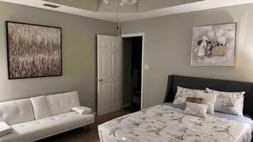3 Schlafzimmer, Schreibtisch, Bügeleisen/Bügelbrett, WLAN