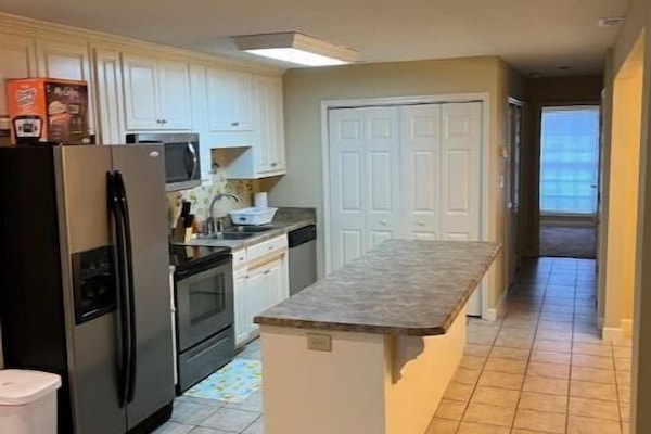 Frigorífic, microones, forn i placa de cuina