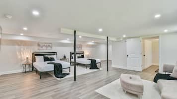 4 bedrooms, iron/ironing board, WiFi, bed sheets