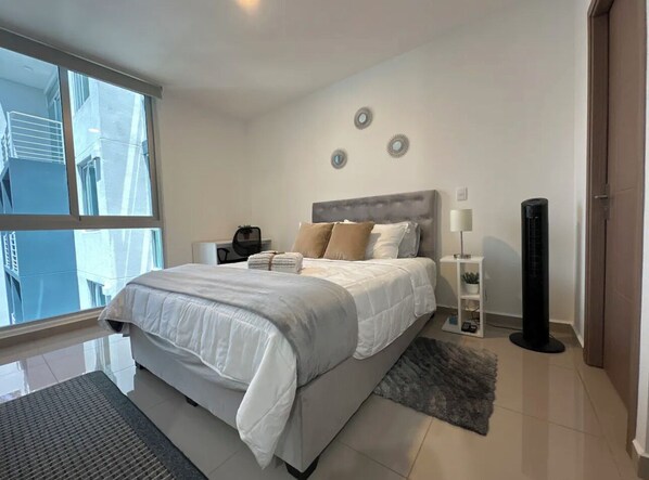 1 chambre, bureau, fer et planche à repasser, accès au Wi-Fi (inclus)