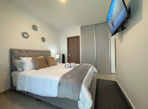 1 chambre, bureau, fer et planche à repasser, accès au Wi-Fi (inclus)